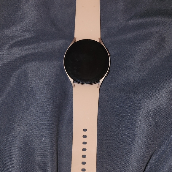 ** SOLD ** Samsung Galaxy Watch5 LTE (cellular & Wi-Fi) - Picture 3 of 9